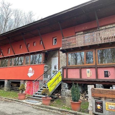 Chata Korenny Vrch Pezinska Baba ペジノク エクステリア 写真